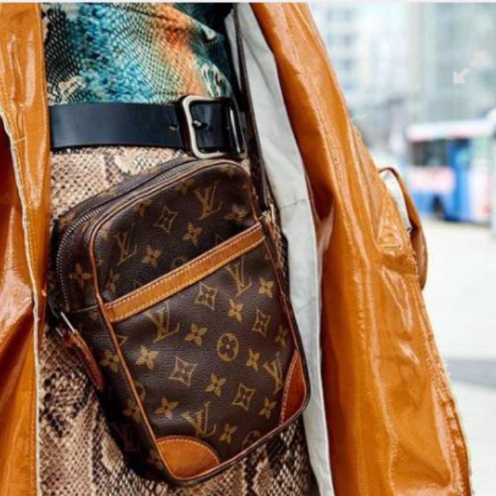 AUTHENTIC Louis Vuitton Monogram Black and Tan Messenger Bag